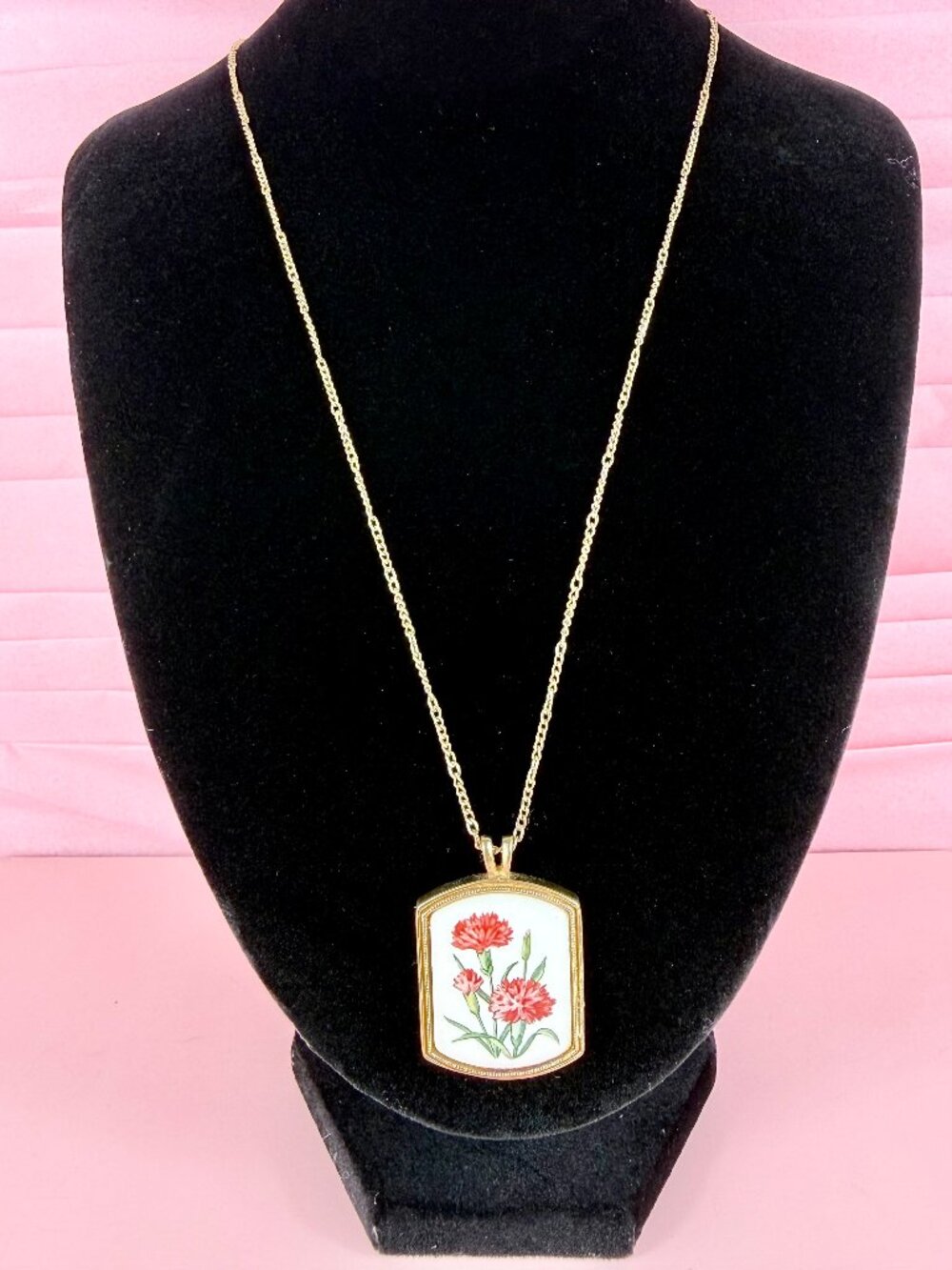 Vintage Avon Gold Tone Floral Heritage Carnation Porcelain Pendant 18" Necklace